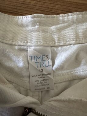 Time and Tru White Women's Zip-Up Jacket